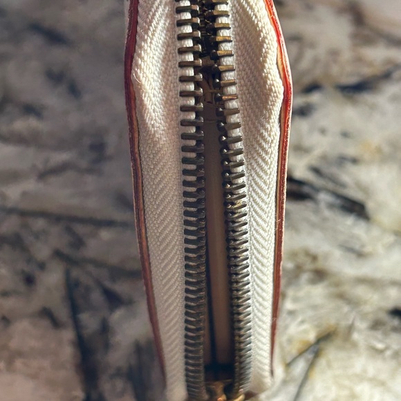 Authentic Rare Multicolour White Zippy Wallet - Picture 10 of 14